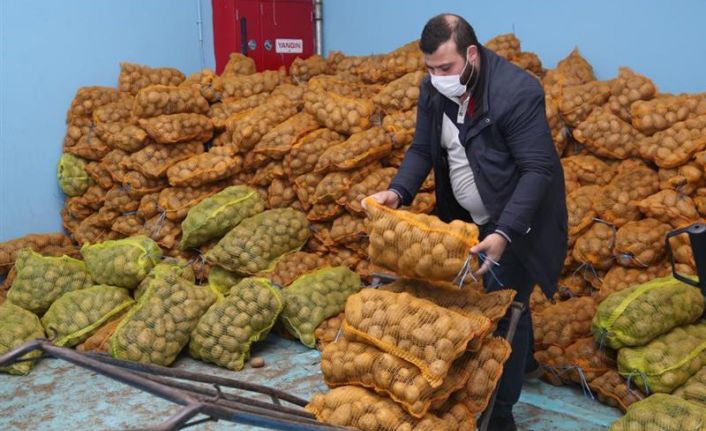 Gaziosmanpaşa'da İhtiyaç Sahibi 4.500 Aileye Patates Yardımı