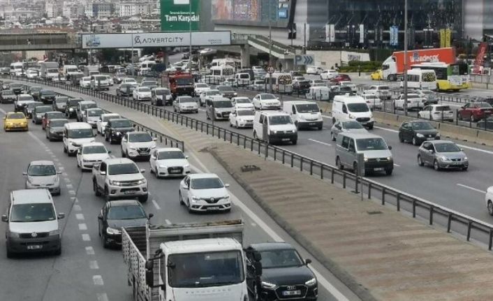 İstanbul’da hafta sonu kısıtlaması öncesi trafik yüzde 70’e ulaştı