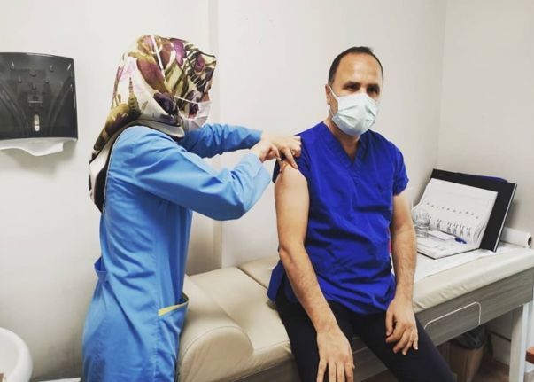 Gaziosmanpaşa İlçe Başkanı Fatih Aydemir, aşı oldu, herkesi aşıya davet etti