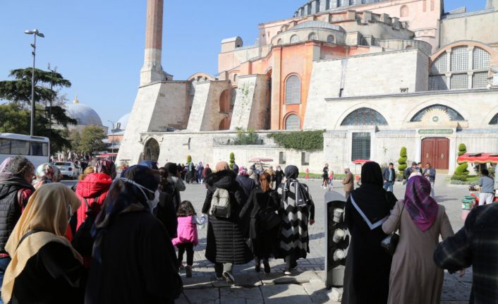 Eyüpsultan'da Ayasofya ve Taksim Camii gezilerine yoğun ilgi