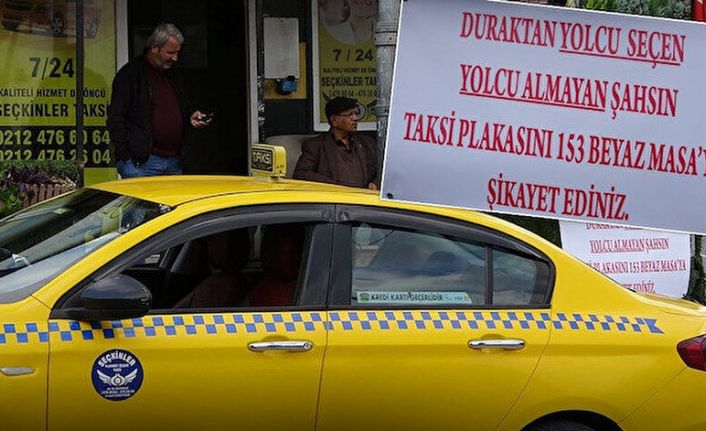 Sultangazi'de taksi durağında pankartlı uyarı