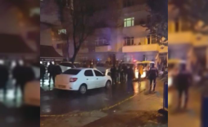 Gaziosmanpaşa’da laf atma kavgasında 1 kişi silahla yaralandı