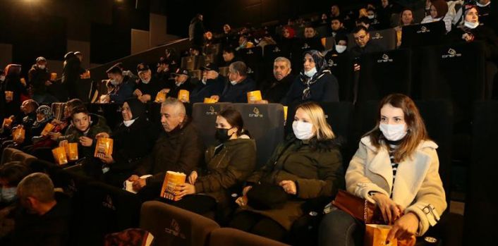 Gaziosmanpaşa'da Şehit Aileleri ve Gaziler, “Kesişme: İyi ki Varsın Eren” Filminde Buluştu
