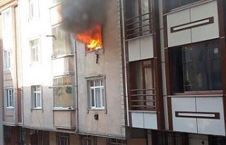 Sultangazi'de yangın! 5 kişi son anda kurtarıldı