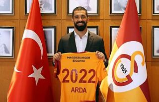 Galatasaray, Arda Turan'ın sözleşmesini uzattı