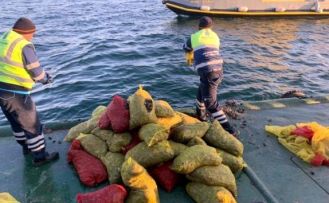 Bayrampaşa Hali'nde 5 ton kaçak midye ele geçirildi: Canlı midyeler denize bırakıldı