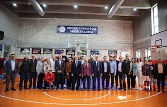 Bayrampaşa'da yenileme çalışmaları tamamlanan Recep Türkoğlu Kapalı Spor Salonu açıldı
