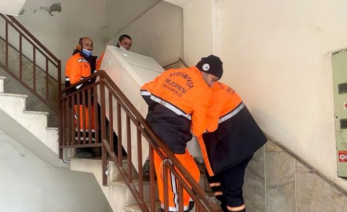 Bayrampaşa'da kapıları baltalanan kiracılar başka eve taşındı