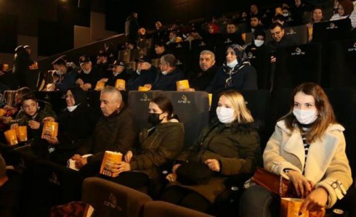 Gaziosmanpaşa'da Şehit Aileleri ve Gaziler, “Kesişme: İyi ki Varsın Eren” Filminde Buluştu