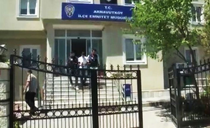 Arnavutköy'de uyuşturucu satan 2 şahsa suçüstü