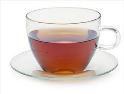 3- HER GÜN 6 FİNCAN SİYAH ÇAY İÇİN Arizona Üniversitesi tarafından, çayın çok tüketildiği Suudi Arabistan’da 3 bin 430 yetişkin üzerinde yapılan araştırmaya göre; günde 6 fincandan fazla siyah çay içenlerde kalp ve damar hastalıkları riskinin, içmeyenlere göre yüzde 50 daha az görüldüğü ortaya çıktı.
