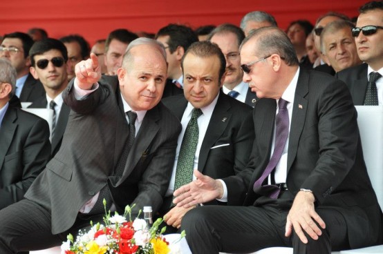 Başbakan Erdoğan ile Başkan Erol’un, tören sırasındaki samimiyeti dikkat çekti.