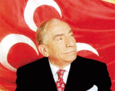 PARTİ KURDU AMA..:  Alparslan Türkeş'in oğlu Tuğrul Türkeş, 1954 yılında doğdu. Alparslan Türkeş'in en büyük oğlu olan Tuğrul Türkeş, 1997'de Alparslan Türkeş'in ölümünün ardından MHP genel başkanlığına adaylığını koydu.  