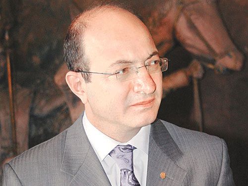 Adana Cumhuriyet Savcısı İlhan Cihaner milletvekili aday adaylığı için görevinden istifa etti.  İlhan Cihaner'in genel seçimler için CHP'den milletvekili aday adayı olacağı iddia edildi. 