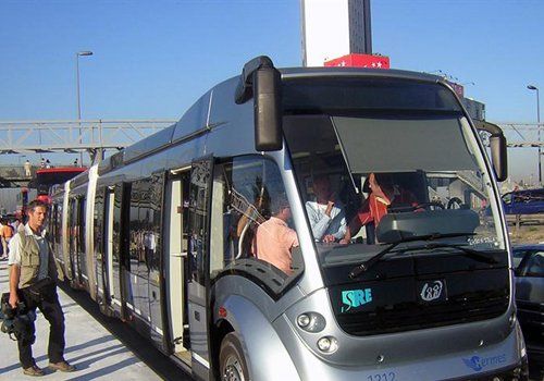 METROBÜS 4. ETAP AVCILAR – BEYLİKDÜZÜ PROJESİ Metrobüs sisteminin 4. Etabı olan Avcılar – Beylikdüzü hattının uygulama projesi tamamlanırken, çalışmaların sene sonuna kadar başlatılması planlanıyor. Aksaray – İstoç, Beşiktaş – Levent, ve Edirnekapı – Vezneciler olmak üzere 3 yeni metrobüs hattı içinde çalışmalar yapılıyor.