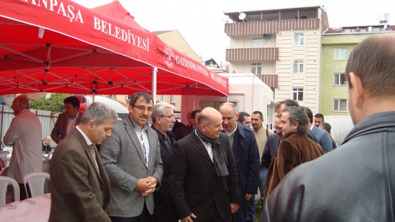 Belediye Başkanı Erhan Erol ve çalışma arkadaşları törene tam kadro katıldılar.