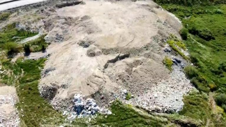 Arnavutköy'de yeşil alana dökülen tonlarca hafriyat havadan görüntülendi