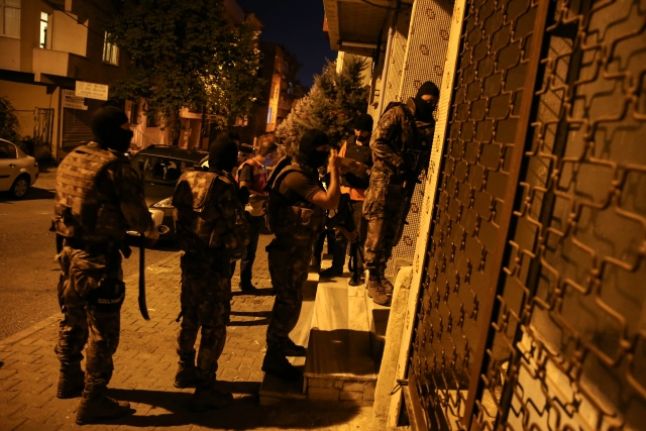 GAZİOSMANPAŞA VE SULTANGAZİ'DE UYUŞTURUCU OPERASYONU KAMERADA 24 ŞÜPHELİ TUTUKLANDI
