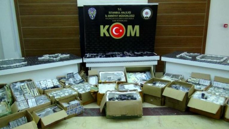 Gaziosmanpaşa ve Fatih&#039;te 10 bin 634 kaçak cep telefonu ele geçirildi