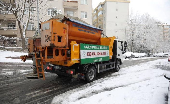 Gaziosmanpaşa'da kışla mücadele için ekipler 24 saat görev başında!