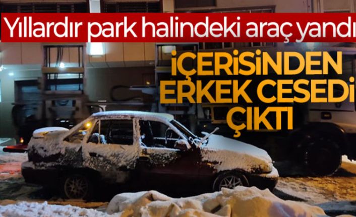 Gaziosmanpaşa&#039;da yıllardır park halinde olan otomobil yandı, içinden erkek cesedi çıktı