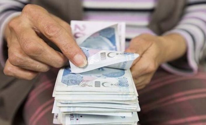 Maaş farkı SSK emeklilerine 17-26 Ocak, Bağ-Kur emeklilerine 25-28 Ocak&#039;ta yatırılacak.