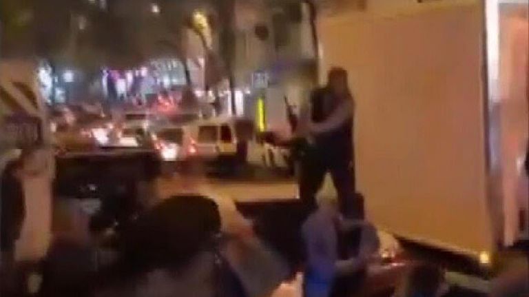 Gaziosmanpaşa'da korku dolu anlar: Taraftarın otomatik silahla sevinci faciaya sebep oluyordu!