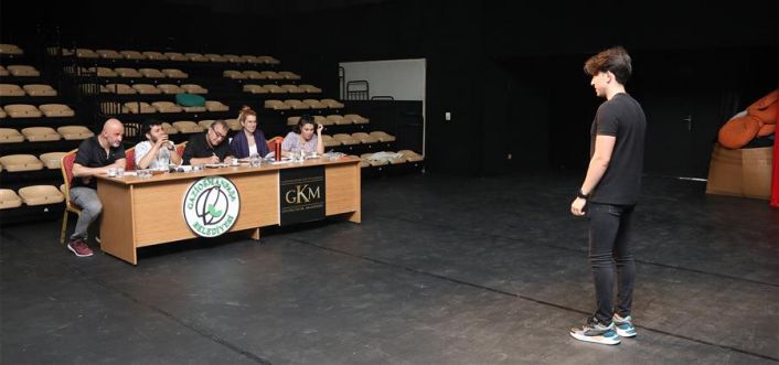 Gaziosmanpaşa Oyunculuk Akademisi&#039;nde öğrenciler, seçmeler için ter döktü
