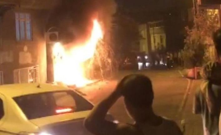 Gaziosmanpaşa&#039;da ateşe verilen dükkan yandı, sokakta silah sesleri duyuldu