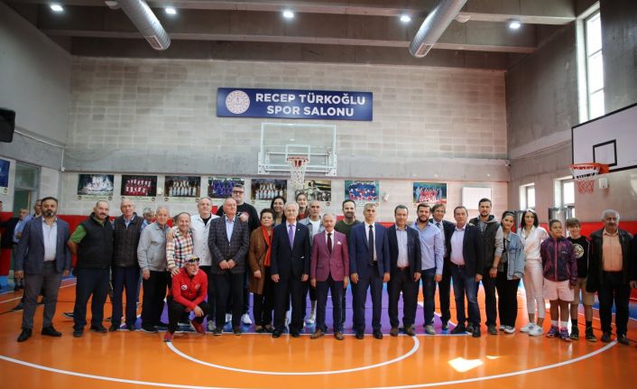 Bayrampaşa&#039;da yenileme çalışmaları tamamlanan Recep Türkoğlu Kapalı Spor Salonu açıldı