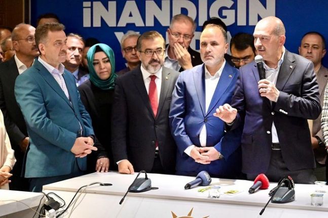 Bakanı Soylu, AK Parti Gaziosmanpaşa İlçe Başkanlığını ziyaret etti: