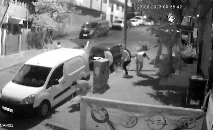 Gaziosmanpaşa&rsquo;da husumetli olduğu ileri s&uuml;r&uuml;len yaşları k&uuml;&ccedil;&uuml;k iki grup arasında silahlı kavga: 1 yaralı