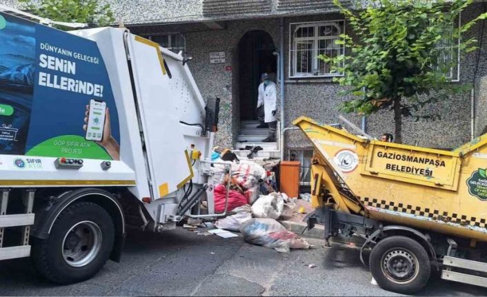 Gaziosmanpaşa&rsquo;da şaşkına &ccedil;eviren g&ouml;r&uuml;nt&uuml;: Evden 5 ton &ccedil;&ouml;p &ccedil;ıktı