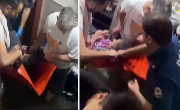 Sultangazi'de polis, suyla dolan evde mahsur kalan yatalak hastayı böyle kurtardı