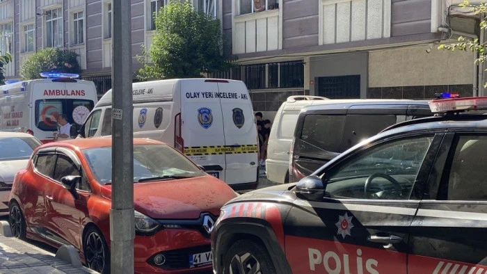 Evde dehşet: Gaziosmanpaşa'da bir kişi boğazı kesilmiş halde &ouml;l&uuml; bulundu