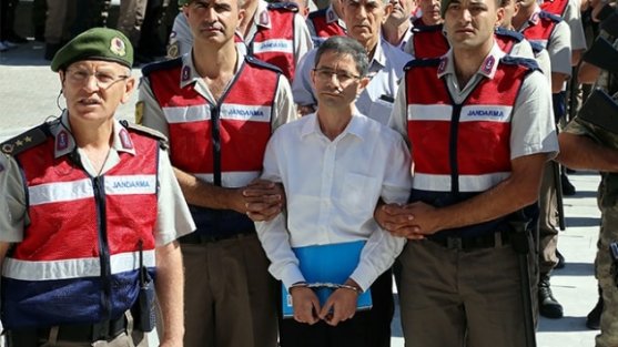 FETÖ'cü Batmaz, Öksüz'le birlikte Atatürk Havalimanı'nda görüntülenmesinin tesadüf olduğunu iddia etti