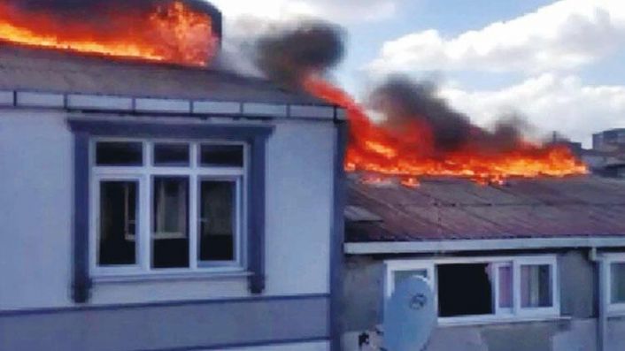 Sultangazi'de ev sahibi evini ateşe verdikten sonra kiracısının üzerine kapıyı kilitledi