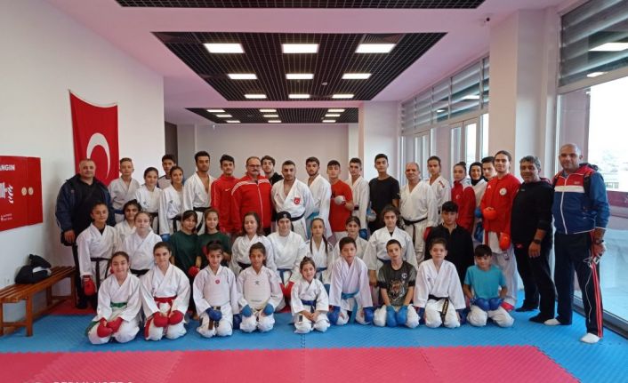 Gaziosmanpaşa Belediye Spor Kulübü,Karate Eğitim Semineri Düzenledi