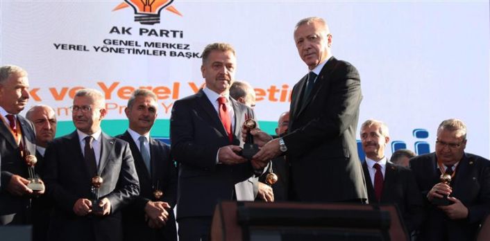 Cumhurbaşkanı Erdoğan’dan Başkan Usta’ya Bir Ödül Daha