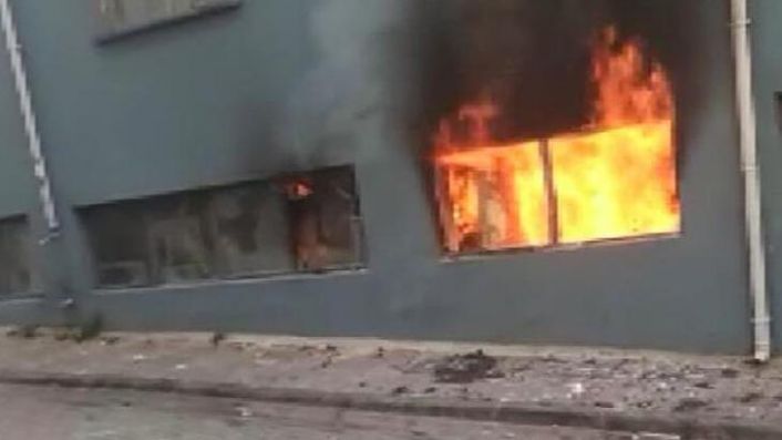 Bayrampaşa'da marangoz atölyesinde korkutan yangın