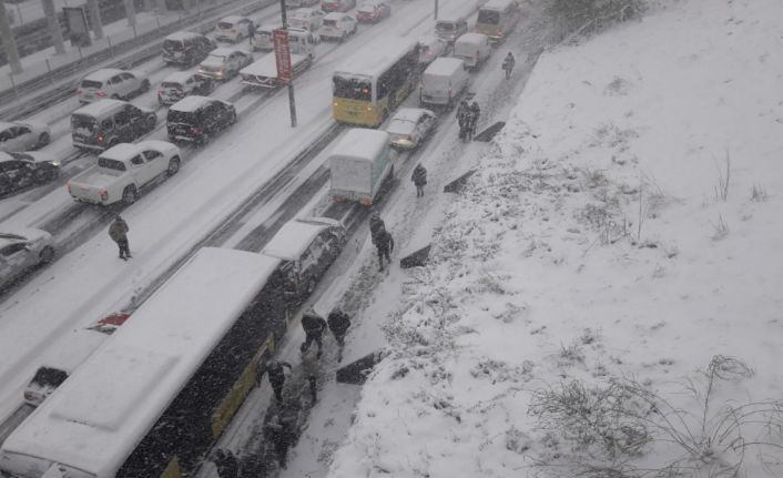 İstanbul'dan kar yağışı ile ilgili duyurular