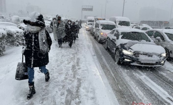 AKOM uyardı: İstanbul'a 1987'den sonra en kuvvetli kar yağışı geliyor!