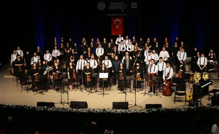 Gaziosmanpaşa Senfoni Orkestrası, İlk Gösterisini ''Daha Adil Bir Dünya'' Sloganıyla Gerçekleştirdi