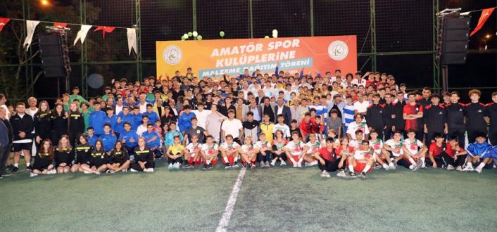 Gaziosmanpaşa’da 21 Amatör Futbol Kulübüne Malzeme Desteği