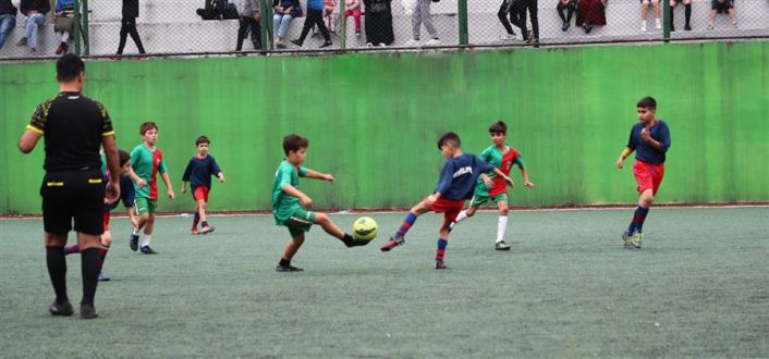 Gaziosmanpaşa'da U11 Futbol Turnuvasında Heyecan Başladı