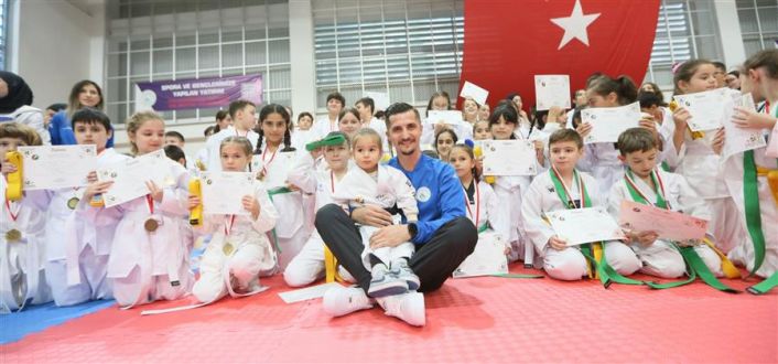 Gaziosmanpaşa'da Geleceğin Şampiyonları Kuşak Yükseltti