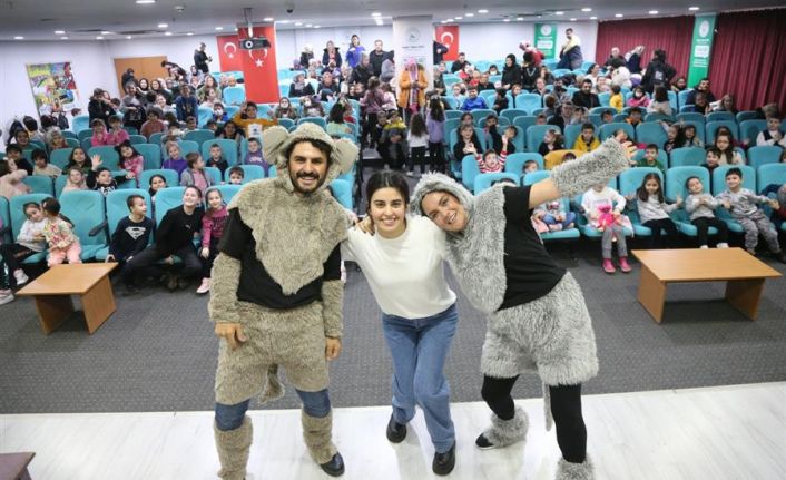 Gaziosmanpaşalı Çocuklar Yarıyıl Tatilinde Tiyatro Gösterilerinde Buluştu