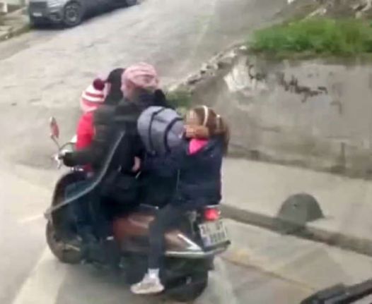 Gaziosmanpaşa'da motosiklet üstünde tehlikeli yolculuk