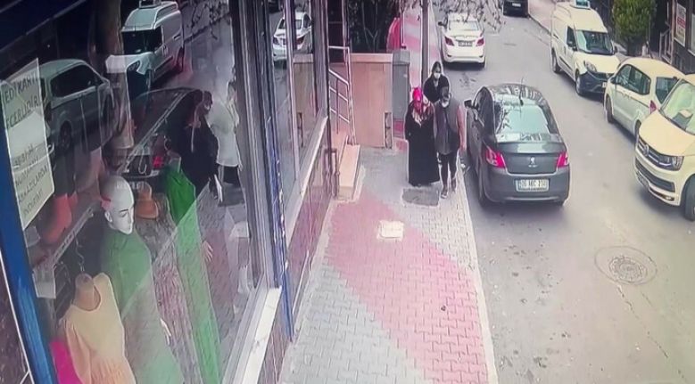 Arnavutköy'de Dolandırıcılar Yaşlı Kadının Altınlarını Çaldı