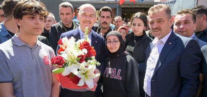Bakan Soylu, Vefa Poyraz Anadolu Lisesi Açılışında Gaziosmanpaşalı Öğrencilerle Buluştu